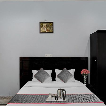 Collection O Samira Residency Near Botanic Garden Of Indian Republic Hotell Noida Eksteriør bilde