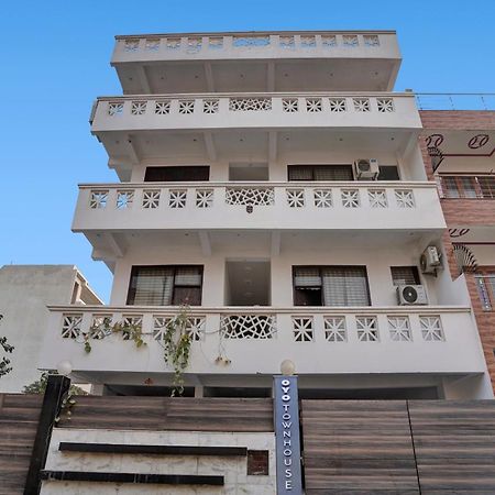 Collection O Samira Residency Near Botanic Garden Of Indian Republic Hotell Noida Eksteriør bilde