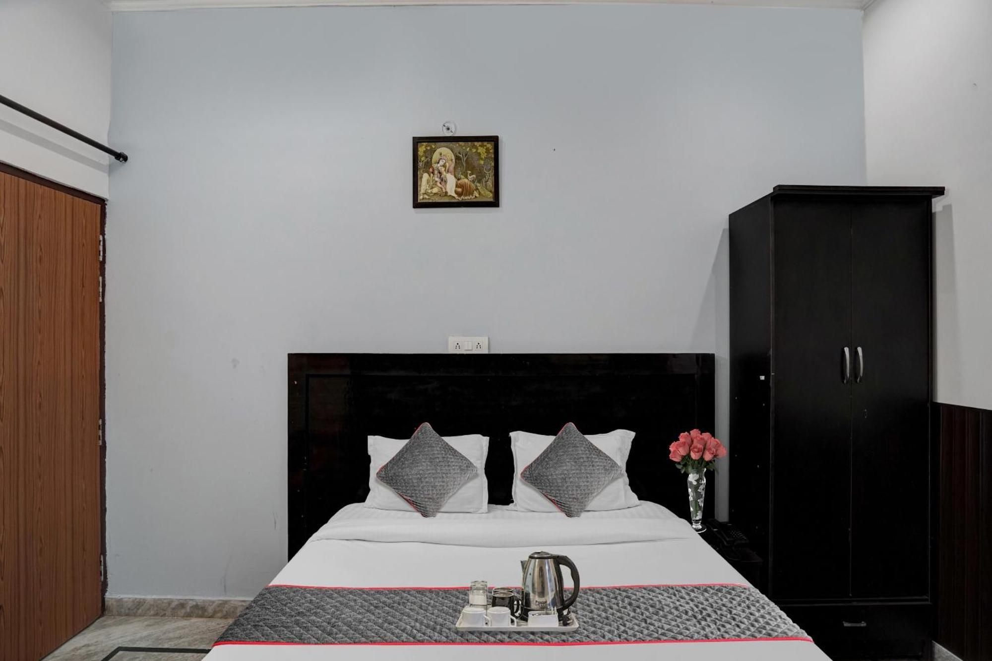 Collection O Samira Residency Near Botanic Garden Of Indian Republic Hotell Noida Eksteriør bilde