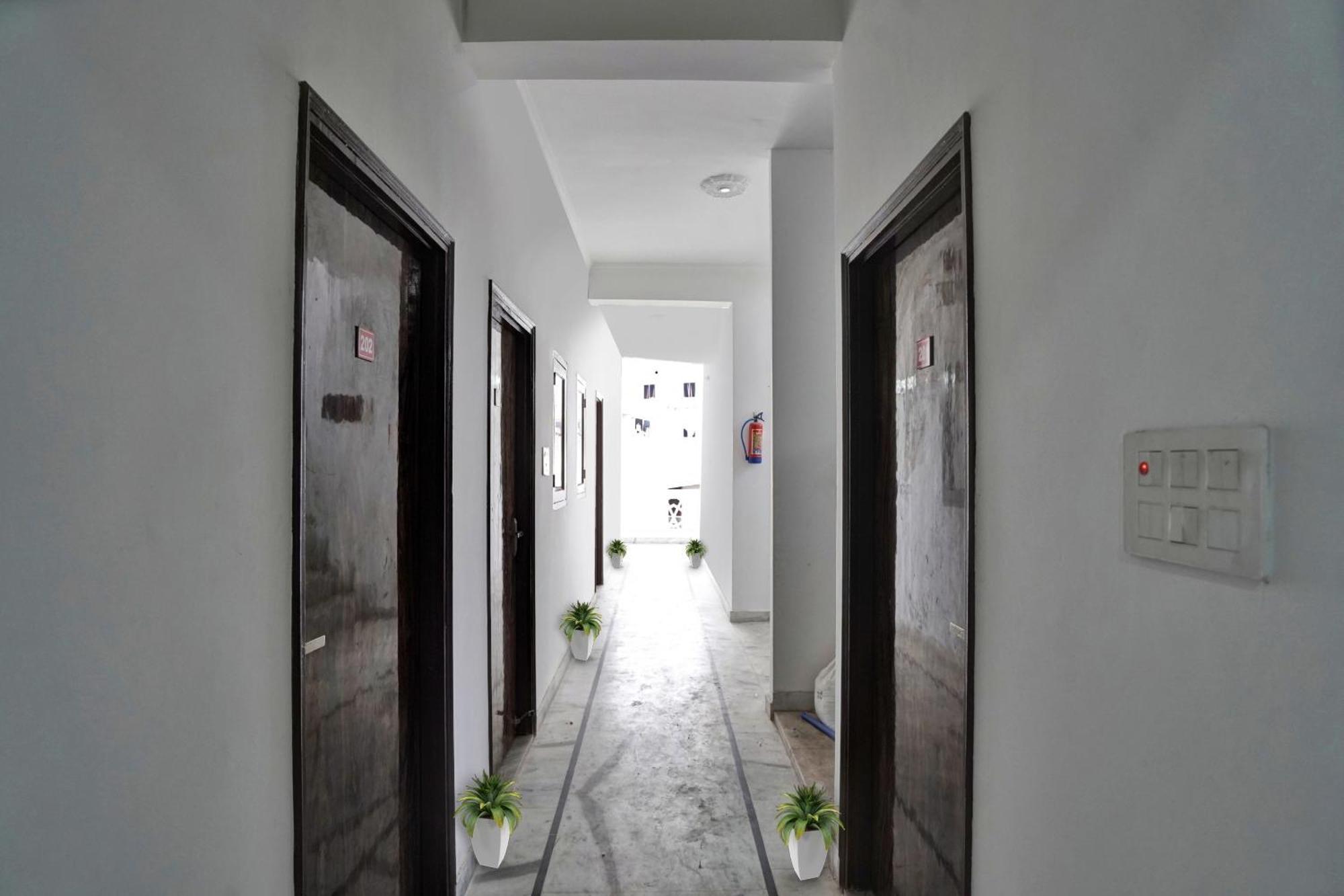 Collection O Samira Residency Near Botanic Garden Of Indian Republic Hotell Noida Eksteriør bilde
