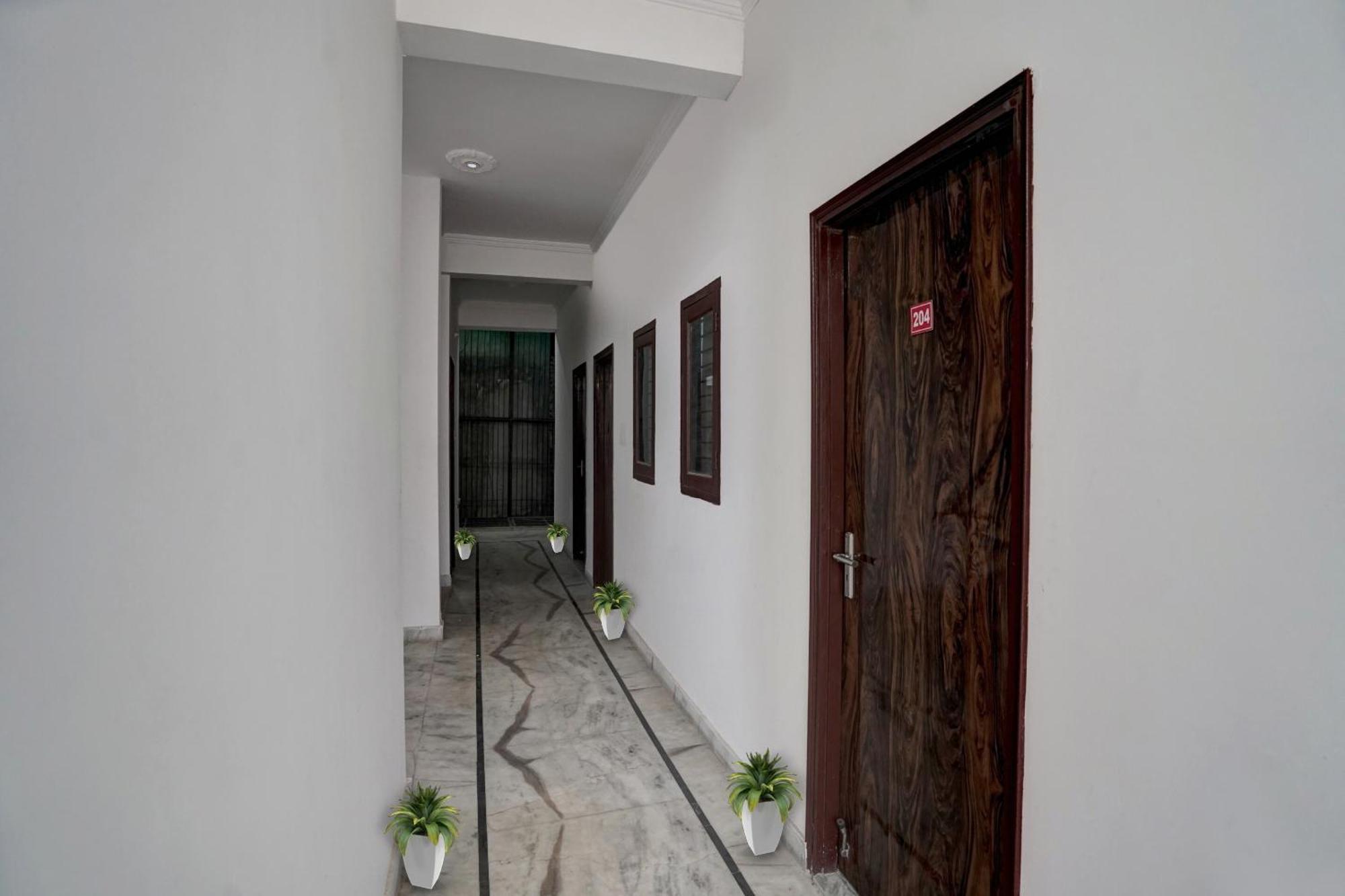 Collection O Samira Residency Near Botanic Garden Of Indian Republic Hotell Noida Eksteriør bilde