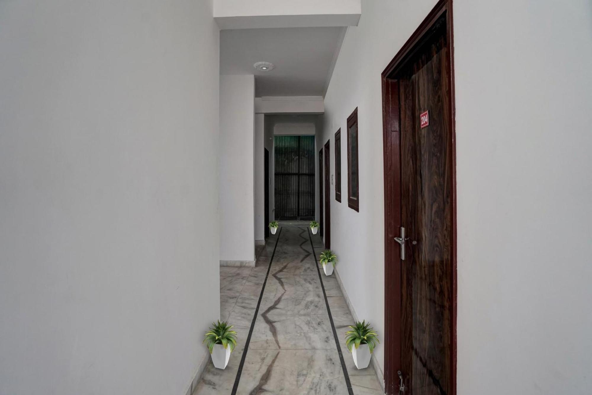 Collection O Samira Residency Near Botanic Garden Of Indian Republic Hotell Noida Eksteriør bilde