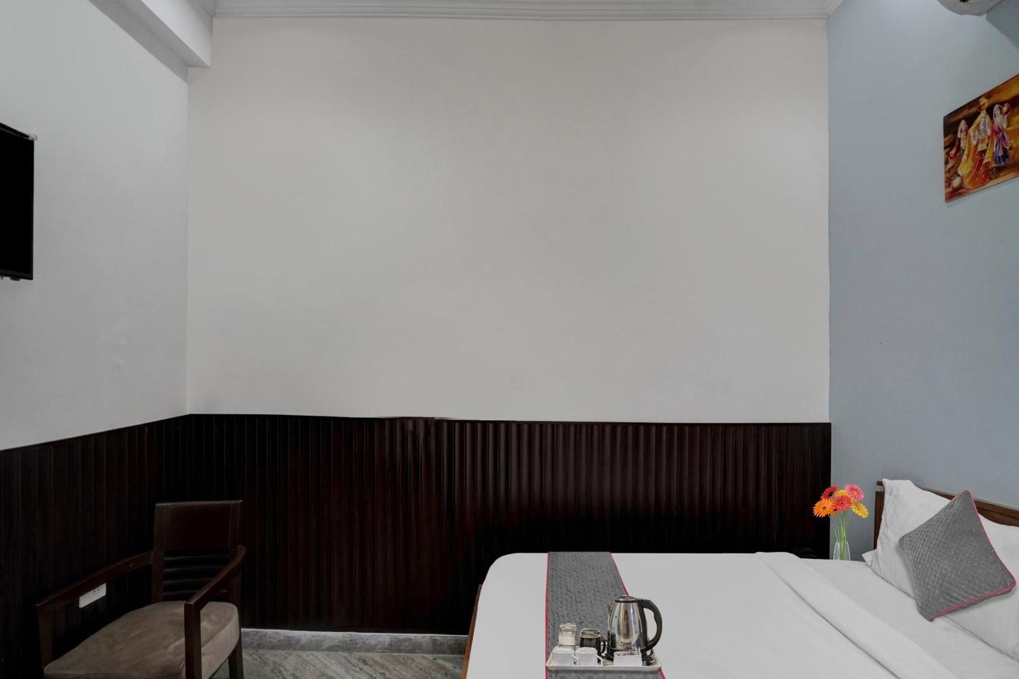 Collection O Samira Residency Near Botanic Garden Of Indian Republic Hotell Noida Eksteriør bilde