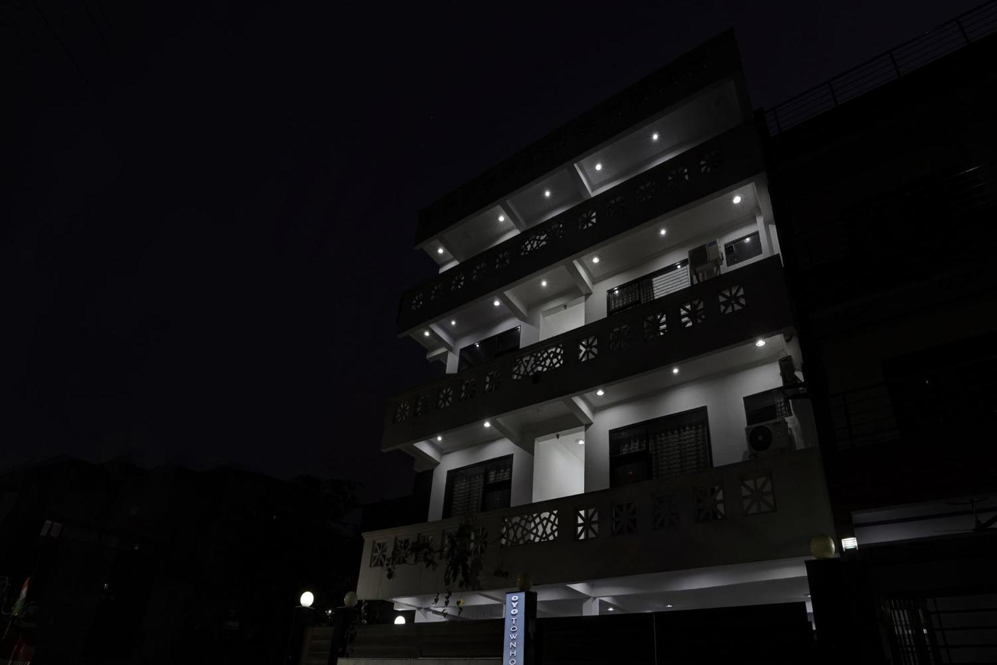 Collection O Samira Residency Near Botanic Garden Of Indian Republic Hotell Noida Eksteriør bilde