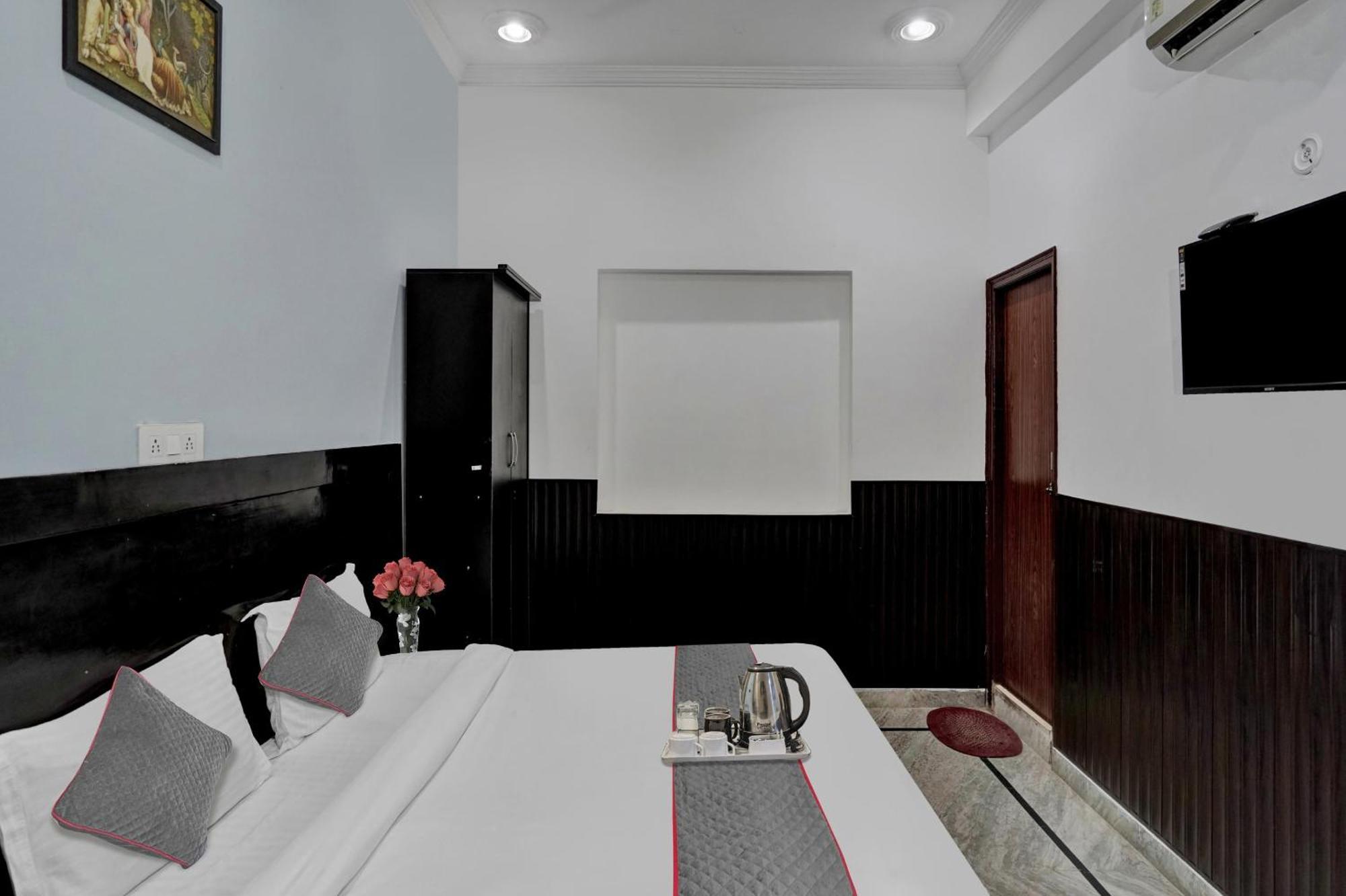 Collection O Samira Residency Near Botanic Garden Of Indian Republic Hotell Noida Eksteriør bilde